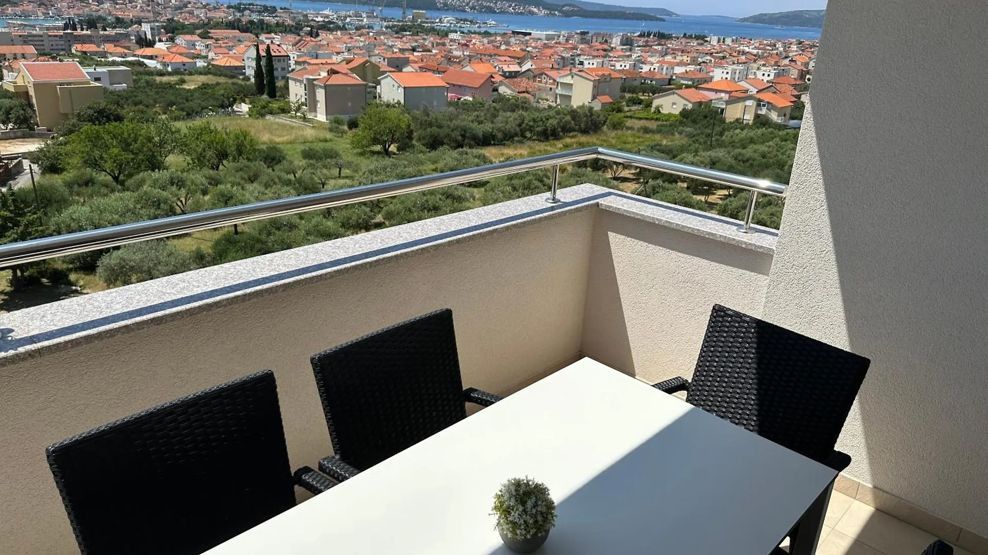 Apartments Top Hill Trogir 0*,